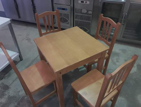 Mesa Cuadrada + 4 Sillas
