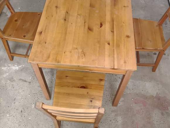Mesa Cuadrada + 4 Sillas