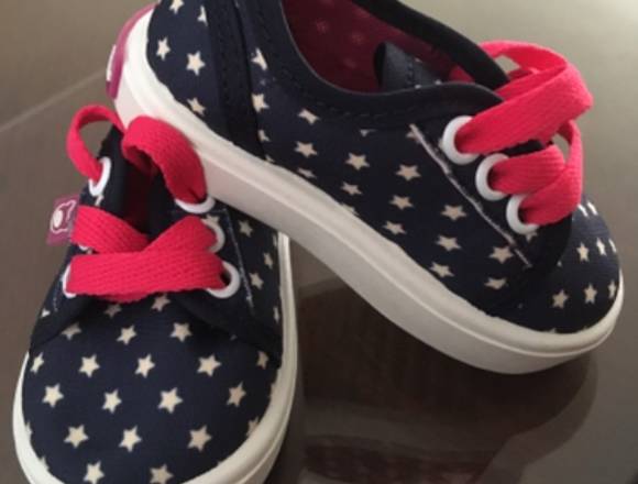 Tenis nuevos para bebé Talla 13