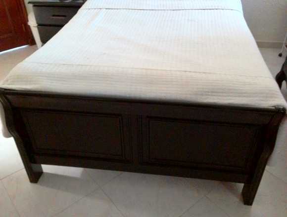 Cama 💯%Caoba lackeada en negro en Santo Domingo de Guzmán (Municipio)