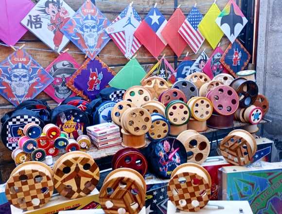 Volantines por mayor Flores y Familia en Santiago (Comuna)