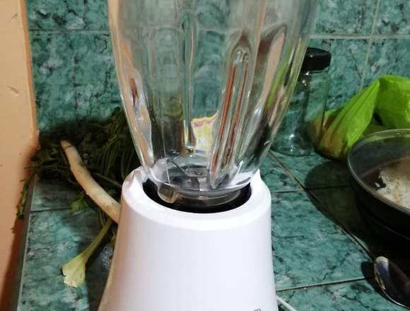 Se vende licuadora oster poco tiempo de uso