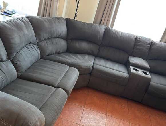 Sofá 5-6 plazas. Dos de ellas reclinables en Concepción (Comuna)