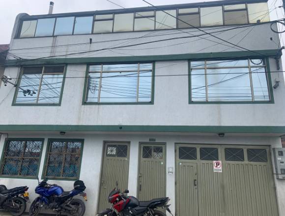 Casa en venta. 3 pisos. en Bogotá, D.C. (Municipio)