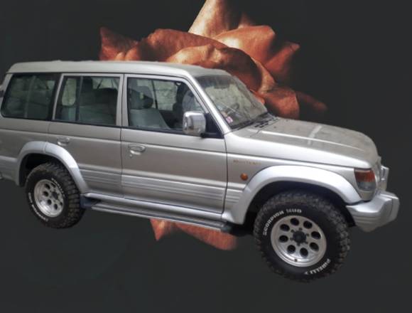 Mitsubishi montero v6 4x4 manual en Quito (Cantón)