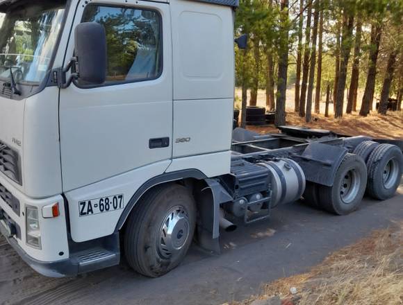 VENTA CAMIÓN VOLVO-RAMPLA GLOREN-EXCELENTE ESTADO en Cabrero (Comuna)