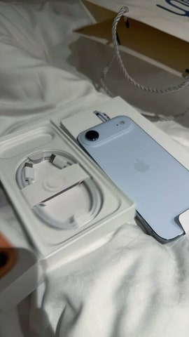 iPhone 17 Air bleu à Paris (Commune)
