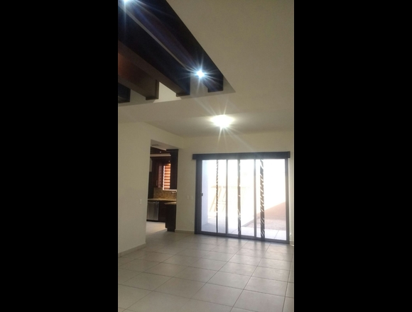 SE RENTA CASA EQUIPADA EN LA ENCANTADA RESIDENCIAL