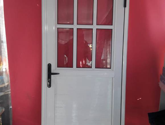 PUERTAS DE ALUMINIO Y VIDRIO EN VARIOS MODELOS en Montevideo (Localidad)