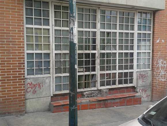 Se alquila local en plena avenida San Martin en Libertador (Municipio)