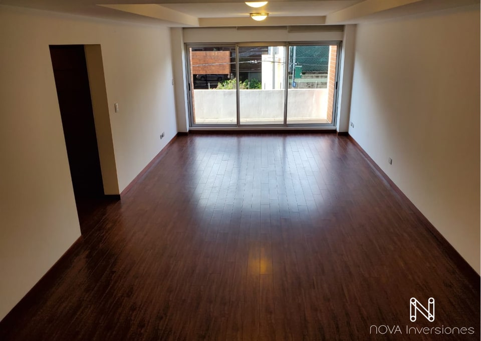 Apartamento en Renta Zona 10, 2 Habitaciones y Balcon en Ciudad de Guatemala (Municipio)