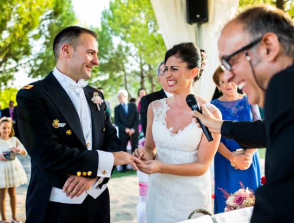 OFICIANTE DE BODAS Y MAESTRO DE CEREMONIAS