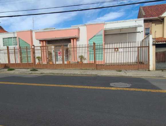 SE VENDE Nave Industrial con Local y Oficinas en Cuenca (Cantón)