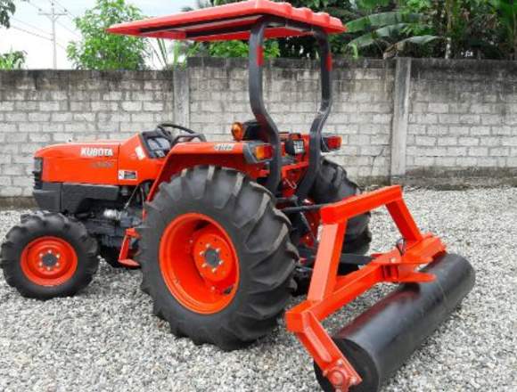 Tractor agrícola Kubota L4400 en La Joya de Los Sachas (Cantón)