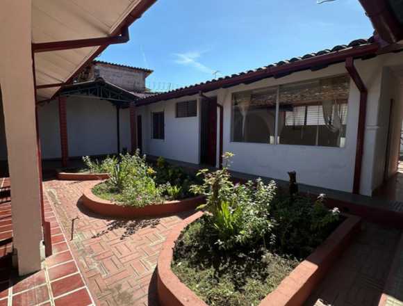 casa comercial venta frente cruz roja San Miguel