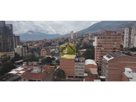 APARTAMENTO EN VENTA EN EL CENTRO DE MEDELLIN PISO 13