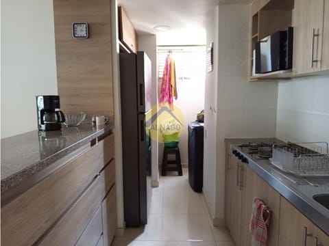 EN VENTA APARTAMENTO EN BOMBONA , MEDELLIN PISO 8