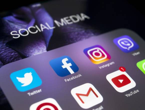 Investigación Redes Sociales in Miami (Locality)