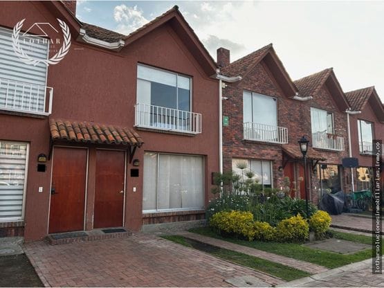 SE VENDE O ARRIENDA HERMOSA CASA EN CHIA