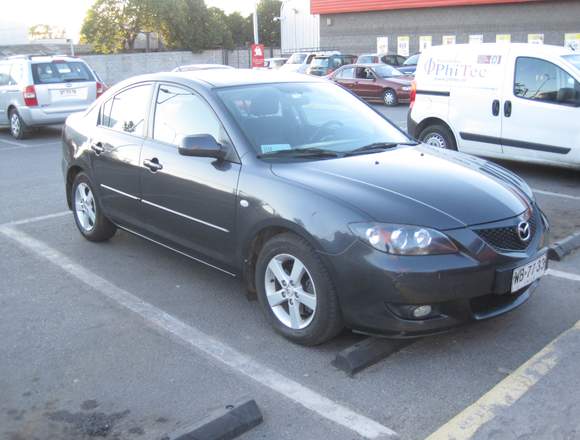 Vende su dueño Mazda 3 en Santiago (Comuna)