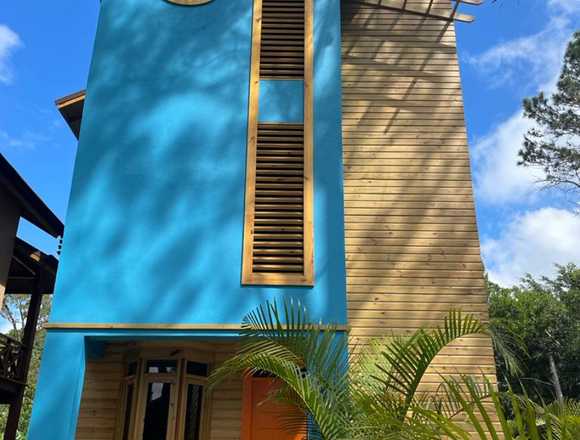 Hermoso Townhouse de 3 niveles proyecto cerrado en Jarabacoa (Municipio)
