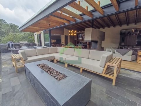 RESIDENCIA DE LUJO CON VISTA AL RÍO EN RANCHO AVÁNDARO