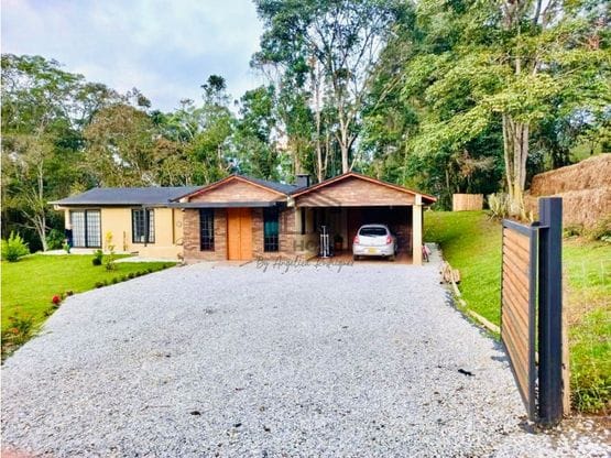 Venta de Casa en Condominio en La Ceja