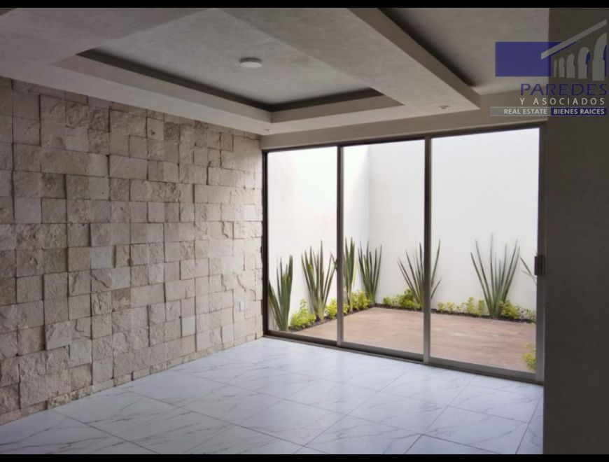 C134 Casa en venta en El Olivar Altozano Morelia