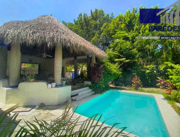 C101 Venta de casa 3 recamaras y Alberca en Ixtapa