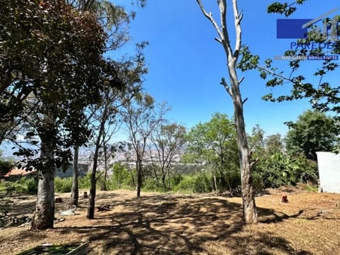 T514 Venta de Terreno 1000 m2 a una cuadra de la UVAQ en Morelia Mich en Morelia (Municipio)