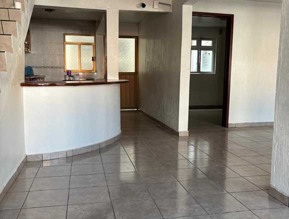 C127 Casa Venta con 2 dptos vasco de quiro Morelia