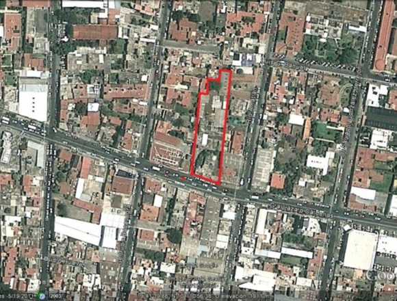 T536 Terreno en Venta Av Lazaro Cardenas Morelia en Morelia (Municipio)
