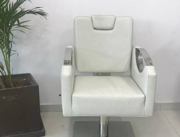 Silla Graduable blanca en San Miguel (Lima 32) (Distrito)