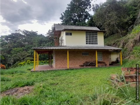 CASA FINCA EN VENTA EN LA VIA NOCAIMA CUNDINAMARCA