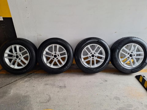 Lote de accesorios y repuestos para camioneta en Miraflores (Lima 18) (Distrito)