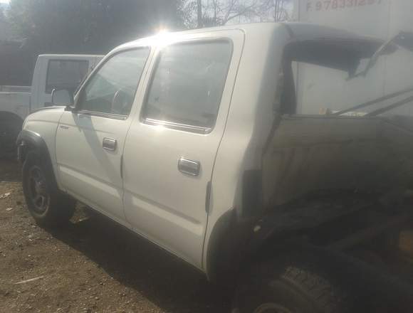 Vendo Camioneta Toyota Hilux 2002 en Santiago (Comuna)