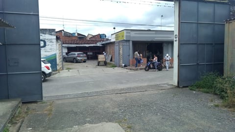 Permuto lote comercial central con parqueadero y oficina en Zarzal en Zarzal (Municipio)