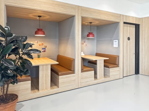 Encuentra espacio de trabajo y reuniones en Bogotá, Spaces 93