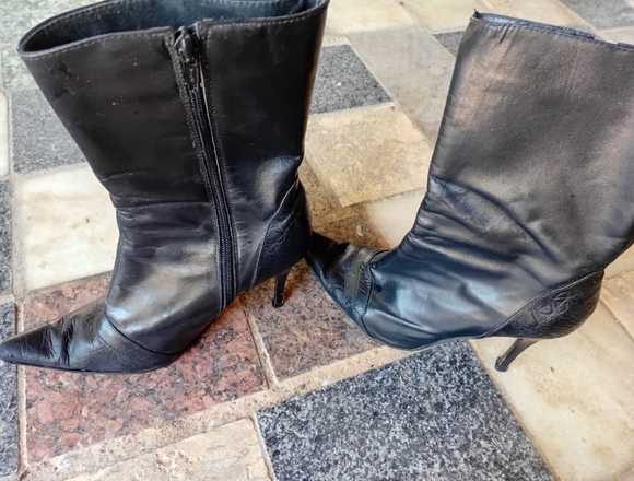 Botas negras de mujer – Taco fino en Benjamín Aceval (Distrito)