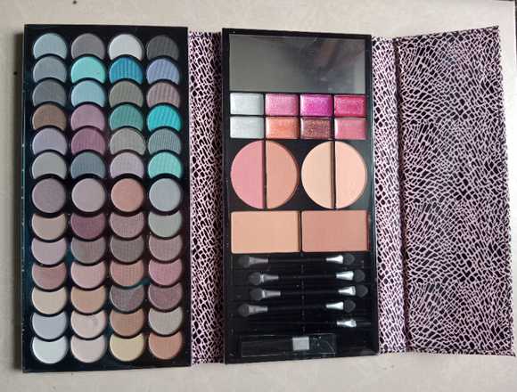 Estuche de maquillaje. Nuevo