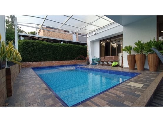 Venta Casa con Piscina en Conjunto de Calambeo – Ibagué
