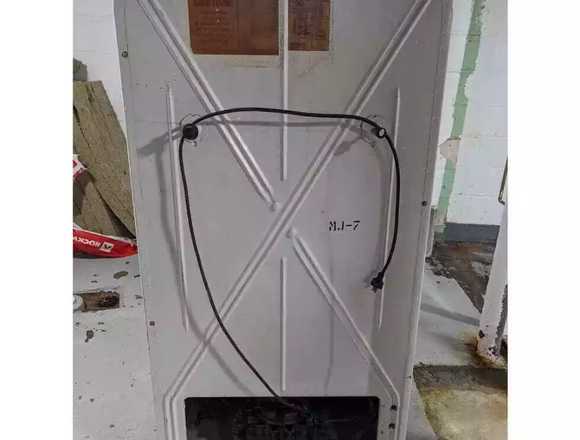 1948 GM MJ-7 Frigidaire Vintage Refrigerator in Wisconsin Rapids (Locality)