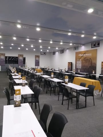 ALQUILER DE SILLAS TIPO AUDITORIO Y MESAS en Cartagena (Municipio)