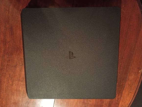 Play 4 con control, cable y juegos en Montevideo (Localidad)