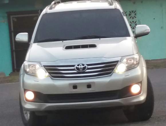Toyota Fortuner 4X4 en Donoso (Distrito)