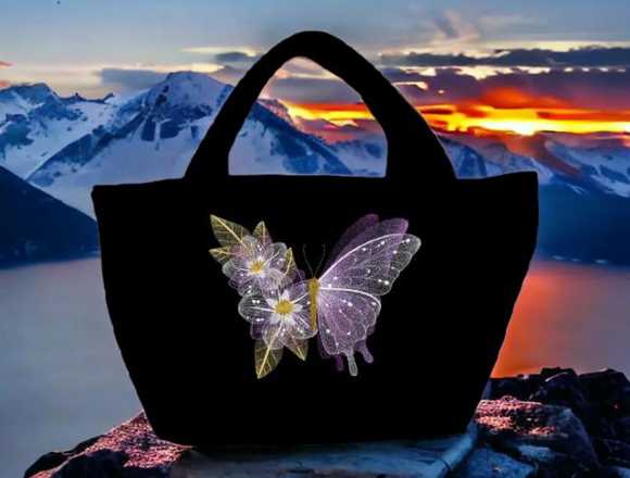 Bolso con mariposa bordada en La Cisterna (Comuna)