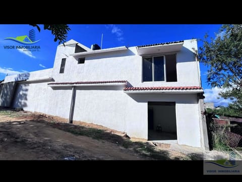CASA REMODELADA EN VENTA EN COL. BENEMÉRITO, XOXO
