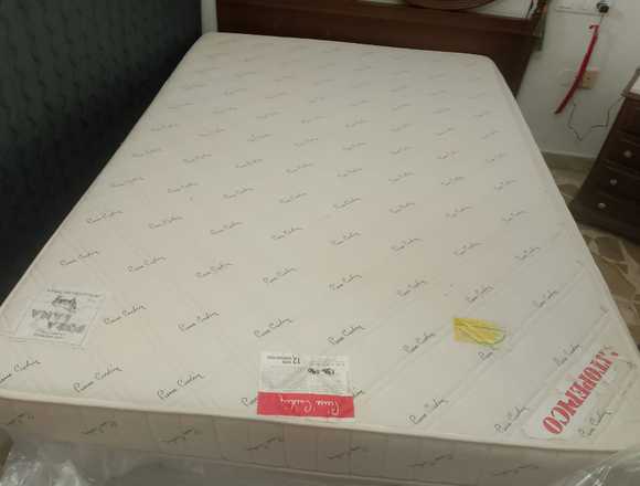 Colchón Pierre Cardin seminuevo en Málaga (Municipio)