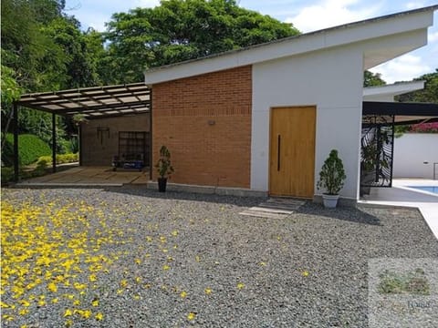 Se vende casa campestre en cerritos