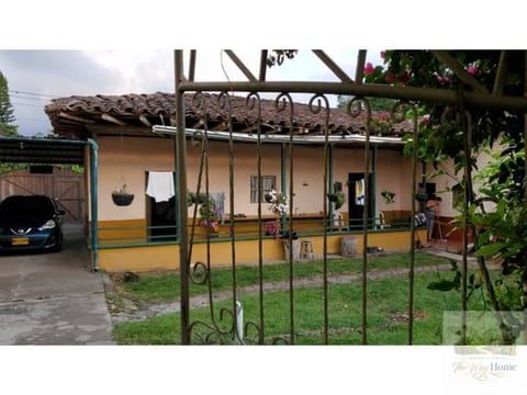 Se vende finca de 20 cuadras en la vía Calarcá barcelona